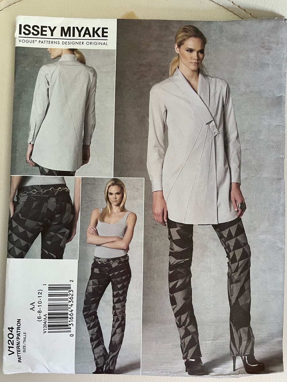 Issey Miyake Geometric Pattern Straight-Leg Pants in Black and Gray